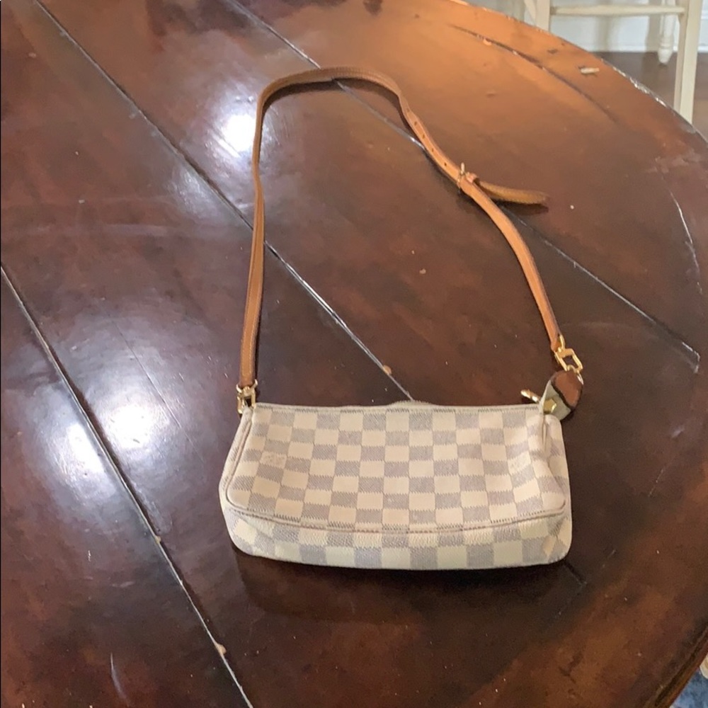 Louis Vuitton pochette & crossbody strap